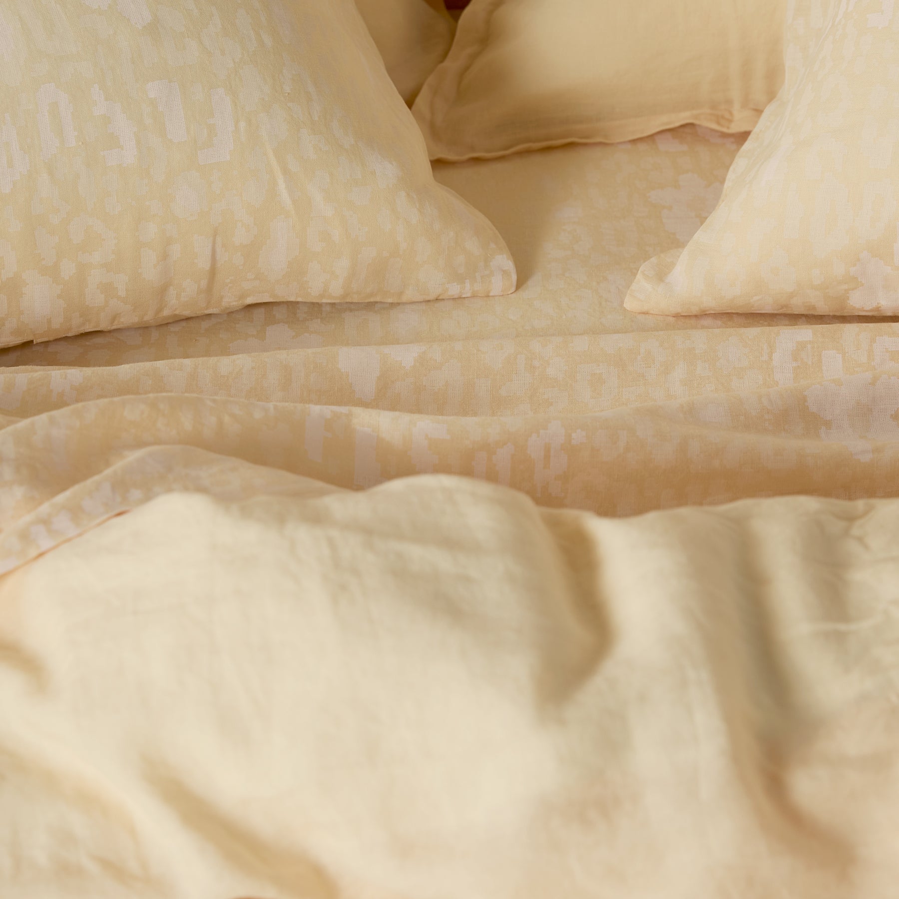 Fleur Camo Linen Top Sheet Blonde